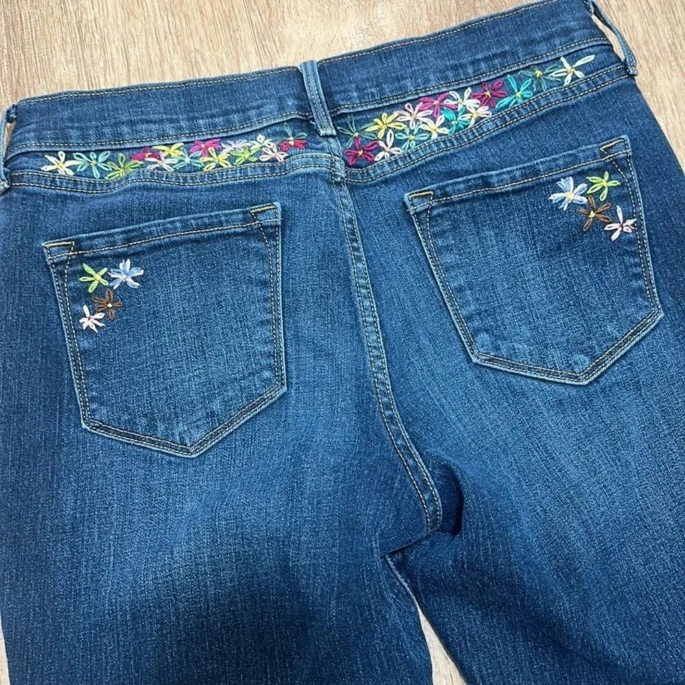 OLD NAVY | Woman's Embroidered Curvy/Profile Mid-Rise Denim Jeans, Size 6 - Picture 3 of 5